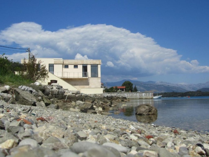 4 Bedrooms Villa