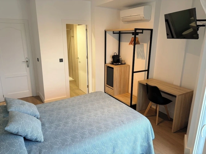 Standard Double room with balcony and with partial sea view