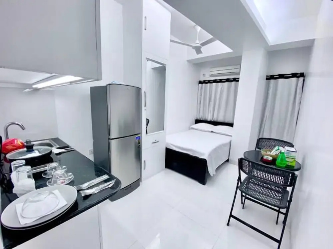 250 sqft 2 Studio Apt Pool and Sauna