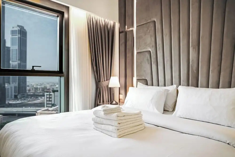 Stayis- 1 BR Spacious & Luxury Apartment