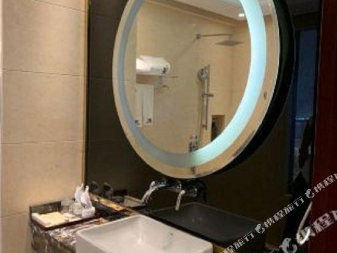 Deluxe Double Suite