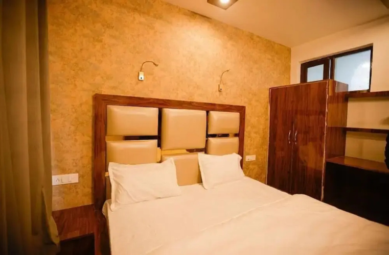 Seven Hills Hotel Srinagar
