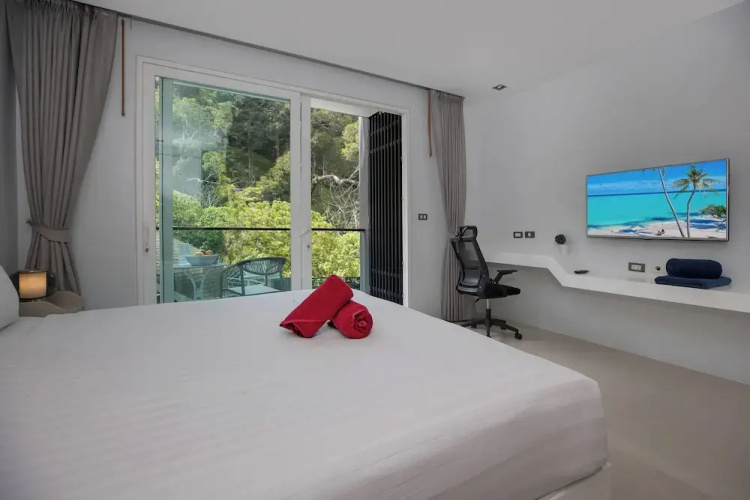Emerald Hill Patong Apartment 421