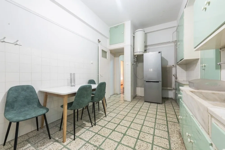 4 Bedrooms Apartment