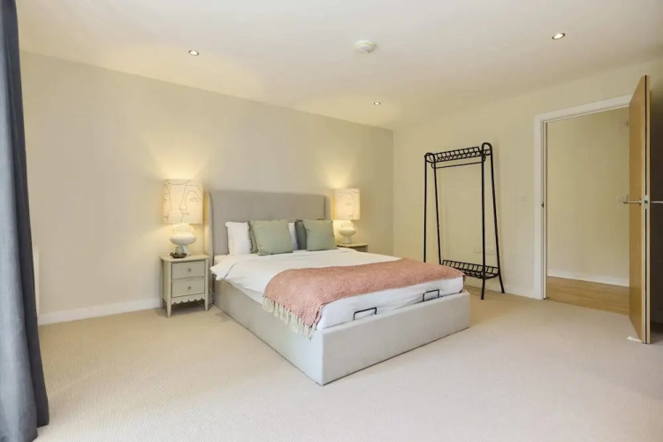 Putney Terrace Apartment