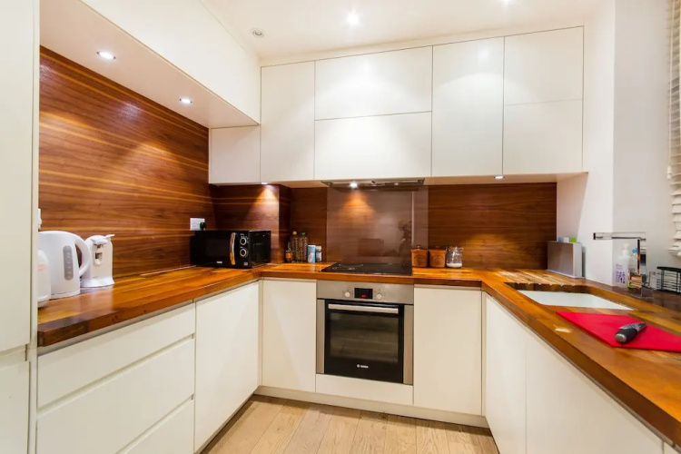 London Hideaway I