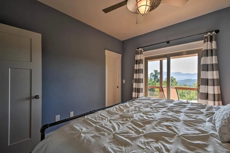 3 Bedrooms Cottage