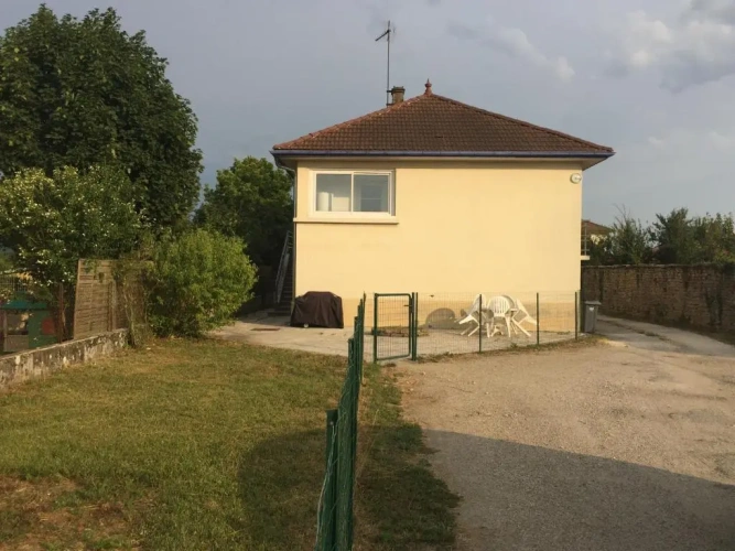 3 Bedrooms Cottage
