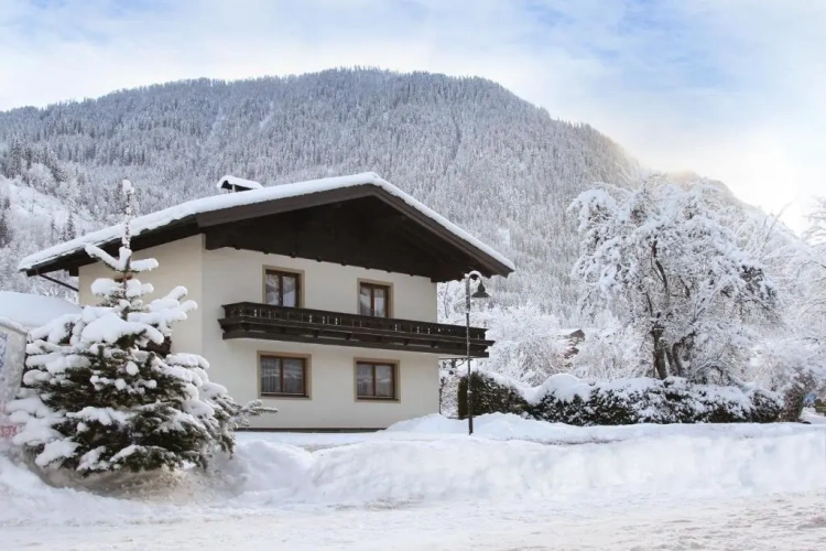 5 Bedrooms Cottage