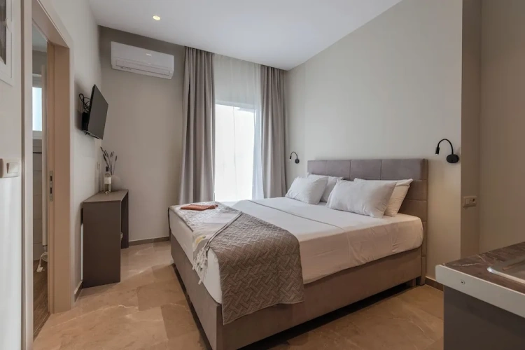 Superior Suite with balcony and with partial sea view