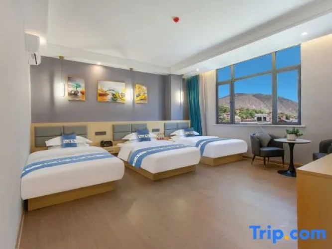 Standard Triple room