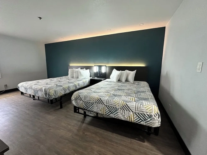 Standard Quadruple Suite