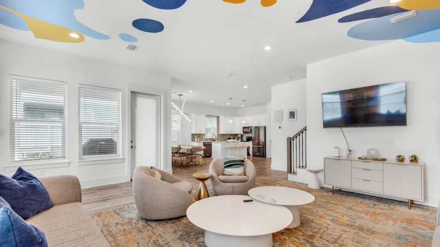 Spacious Home, Private Backyard, and Community Pool