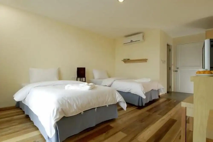 Standard Twin room with balcony