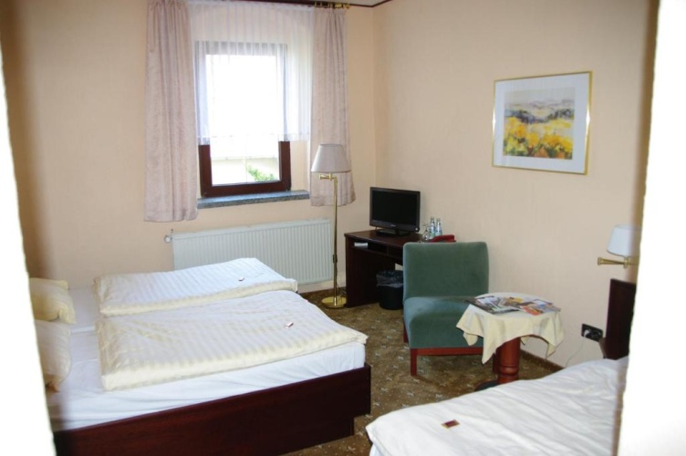 Standard Triple room