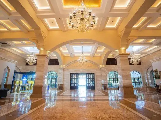 Zipeng Mountain Guangyuan International Conference Center
