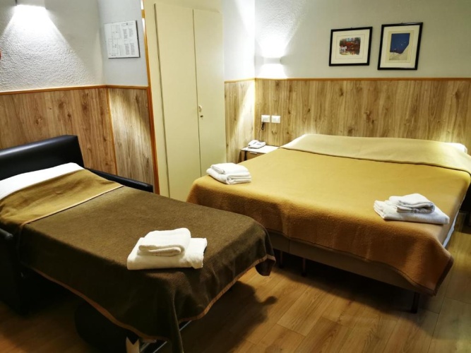 Standard Triple room