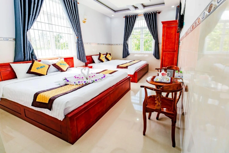 Standard Quadruple room with city view