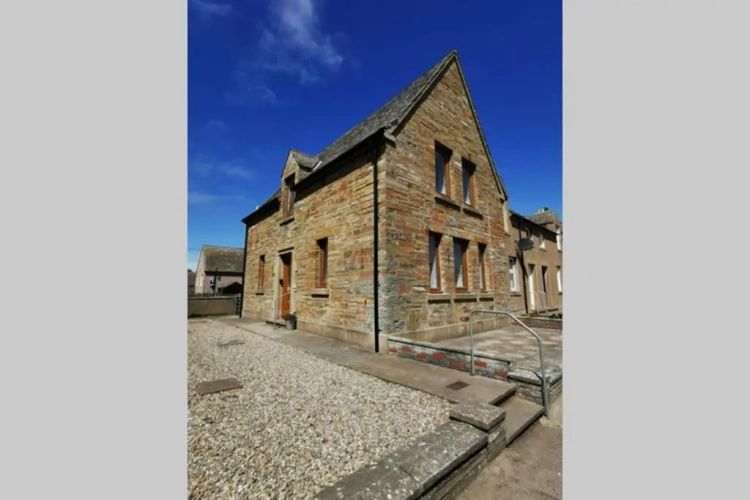 2 Bedrooms Cottage