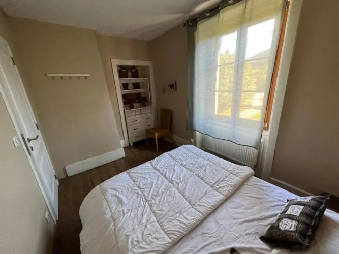 5 Bedrooms Cottage