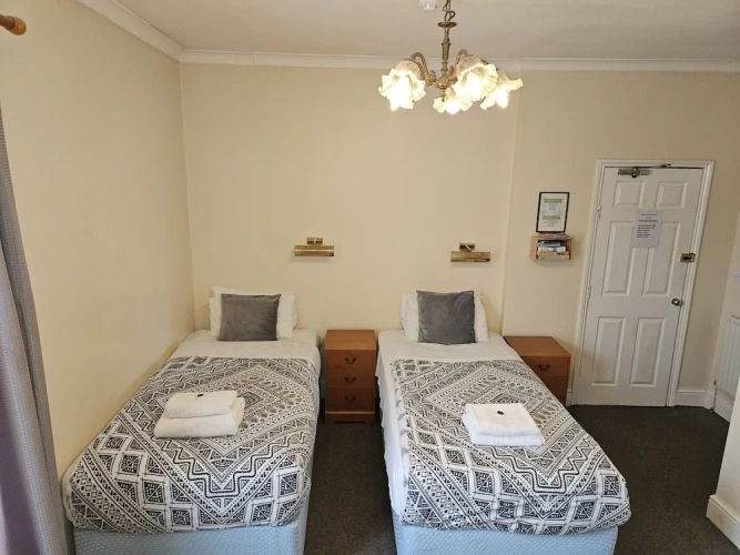 Budget Twin room with city view