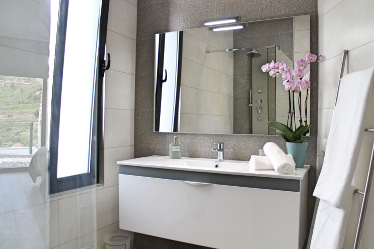 Beautiful modern villa, A/C, heated pool, sea-view | Calheta Charm