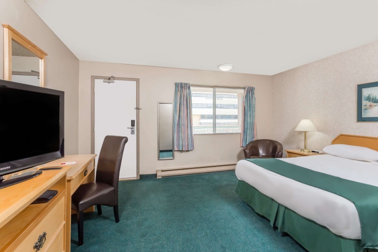 Ramada By Wyndham Quesnel photo 6