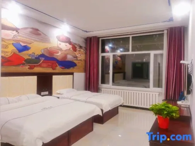 Deluxe Family room with land view