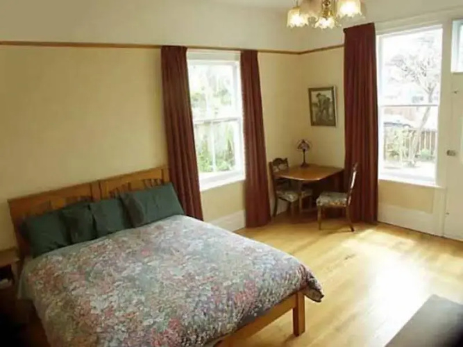 Abbott House Sumner Bed  Breakfast
