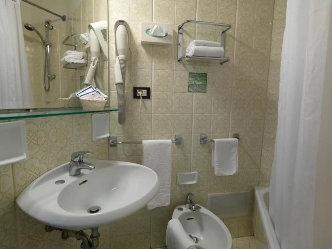 Alexandra Plaza Hotel