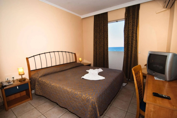 Xenos Kamara Beach