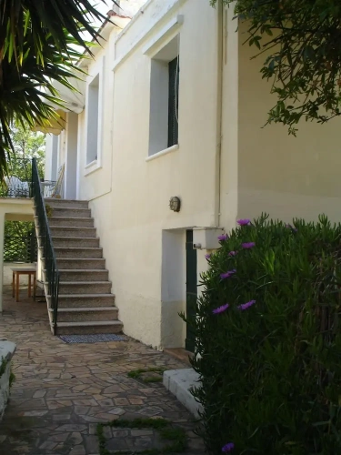 Family Cottage with courtyard view