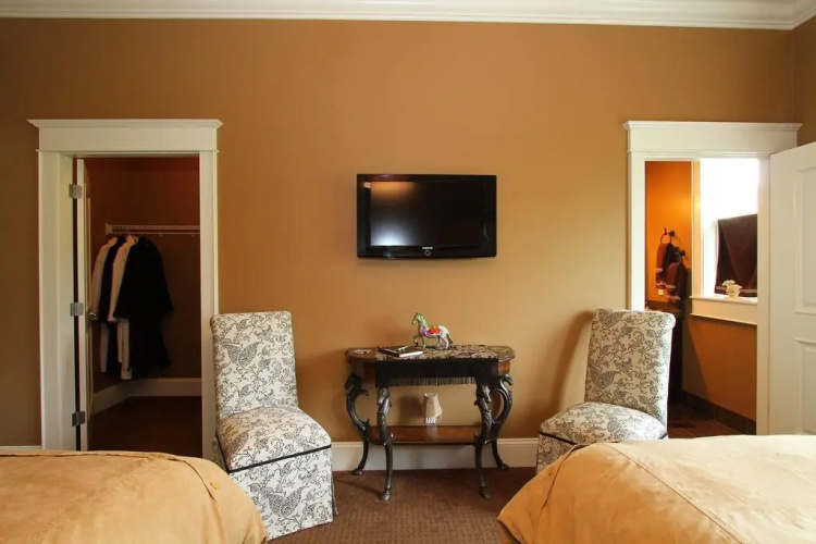 L.A. Acres Bed & Breakfast