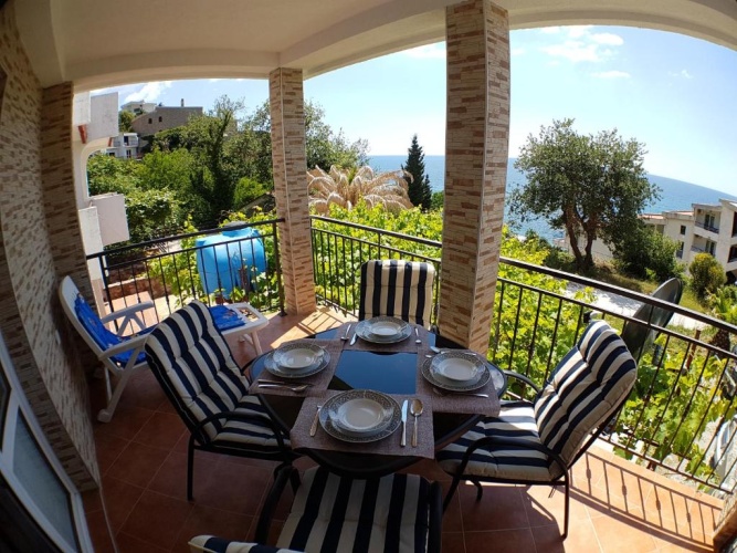 2 Bedrooms Apartment with sea view