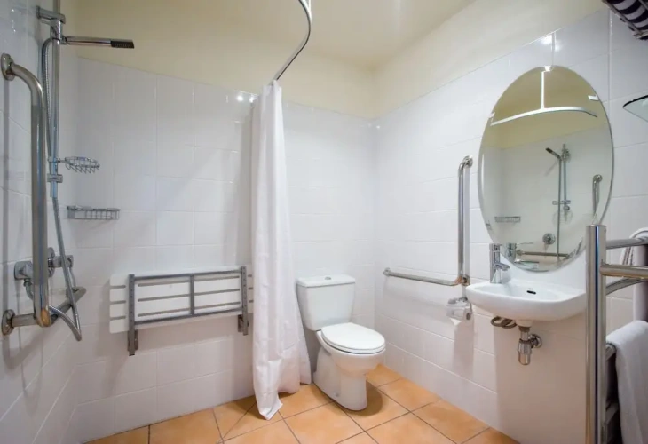2 Bedrooms Standard Family room with balcony