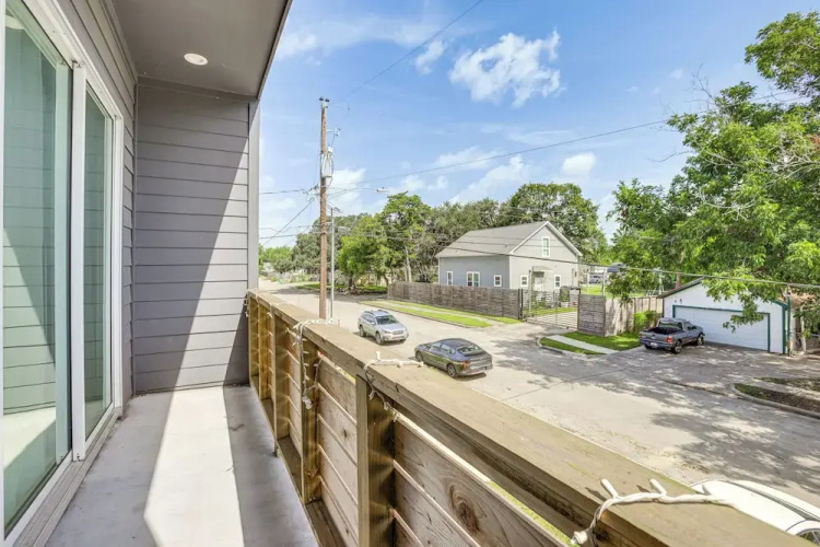 Townhome 2 Mi to Hermann Park, Zoo & Museums!