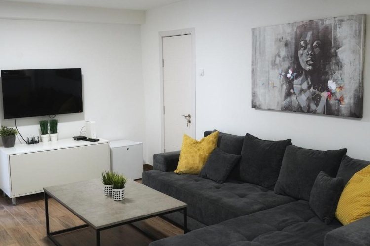 2 Bedrooms Apartment
