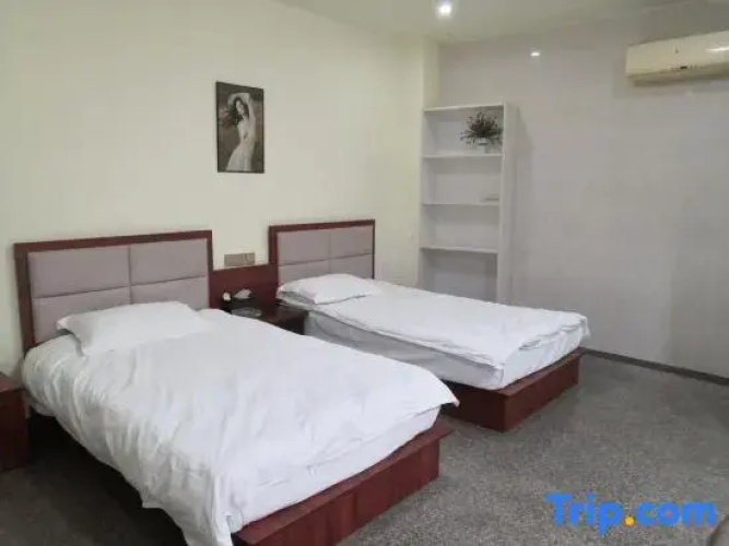 Cixi Huatan Hotel