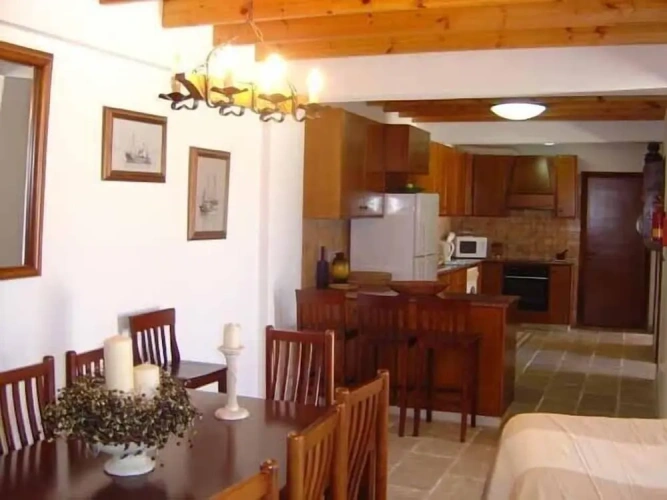 4 Bedrooms Villa