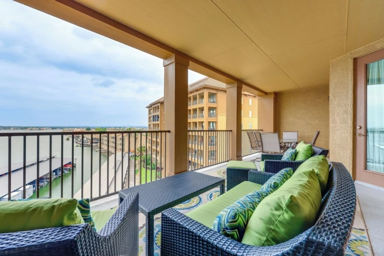 3 Bedrooms Apartment with balcony