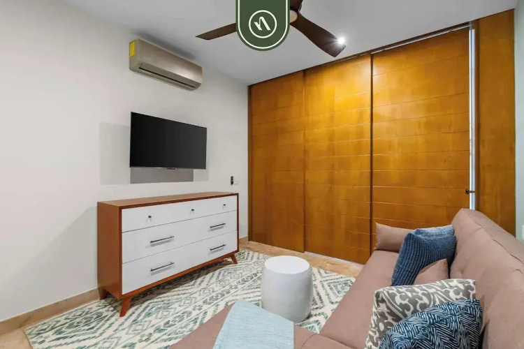 New Stylish 1 BR Condo - Ocean Views - Flex Room