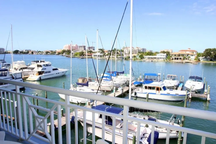 Standard Quadruple room with bay view