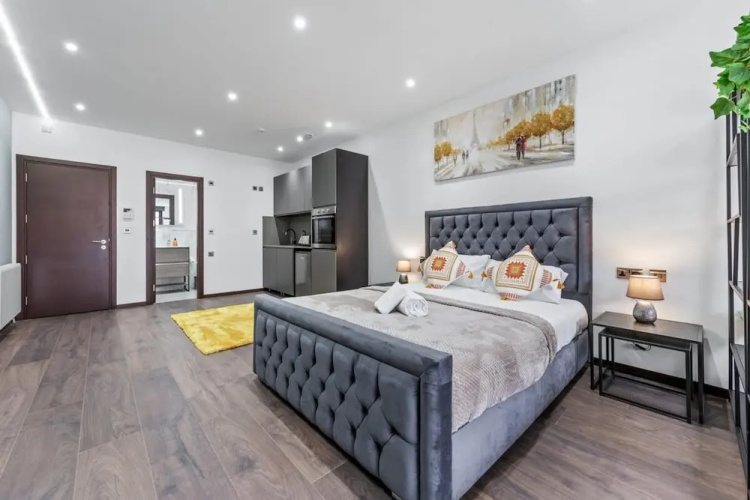 Luxury Sleeps 4 Studio Flat