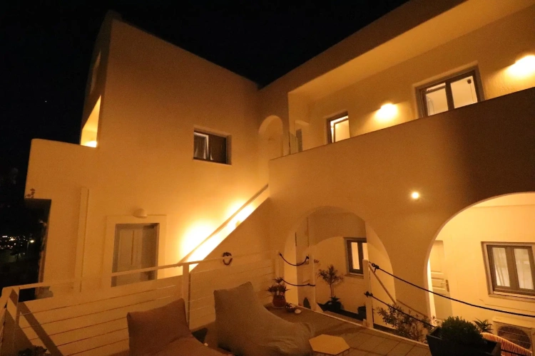 2 Bedrooms Villa