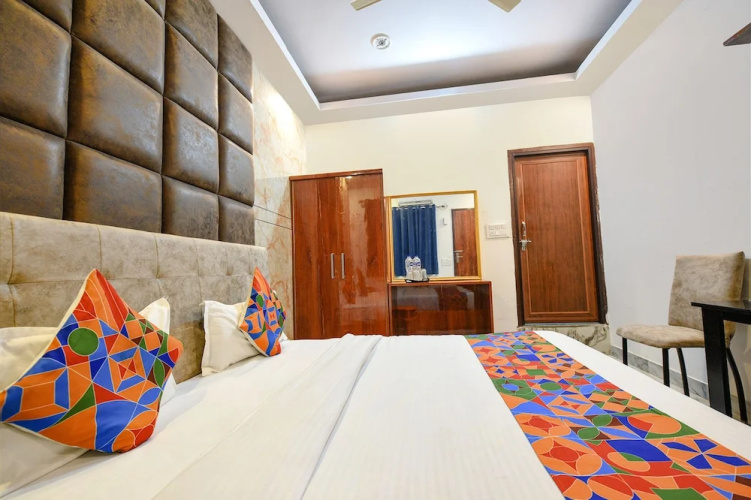Fabhotel Ice Berg