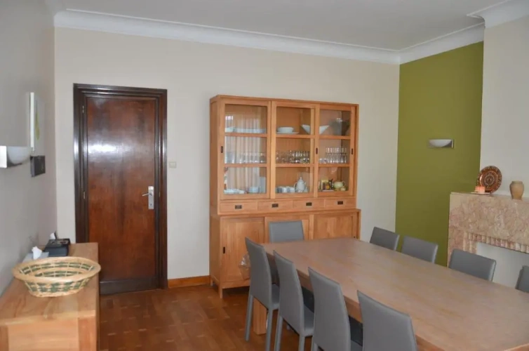 5 Bedrooms Cottage
