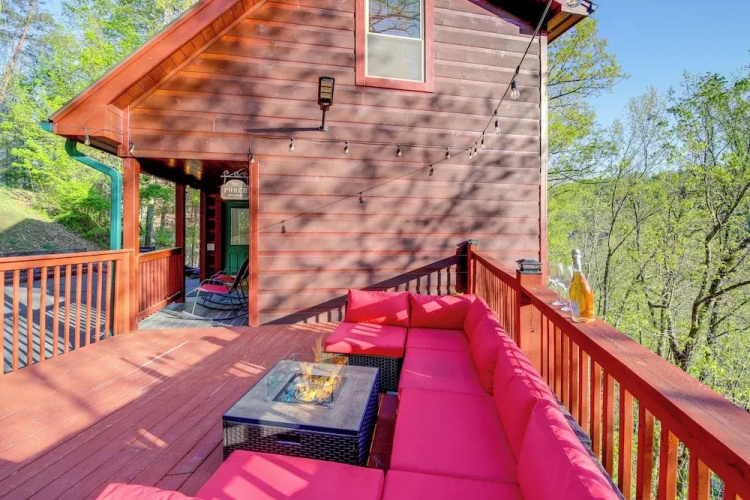 Saltwater Pool & Mtn-view Deck: Pigeon Forge Cabin