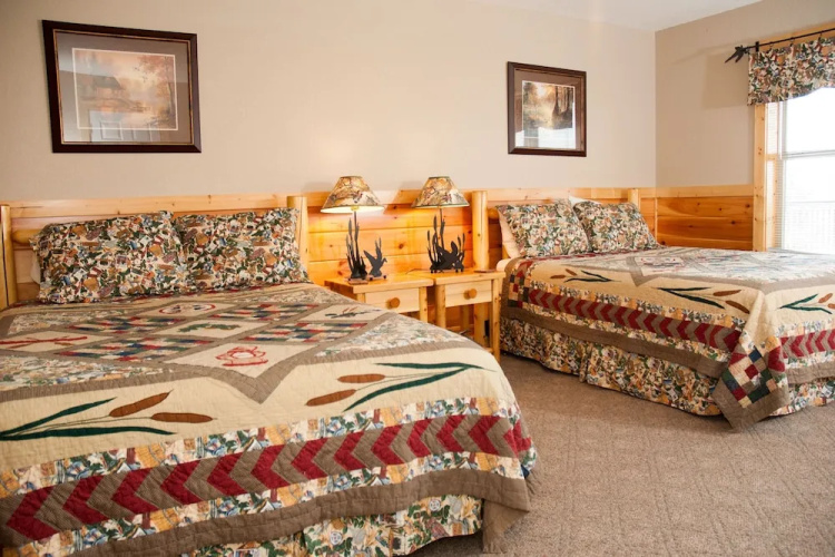 AMERICAN BEAUTY - 5 Br Cabin