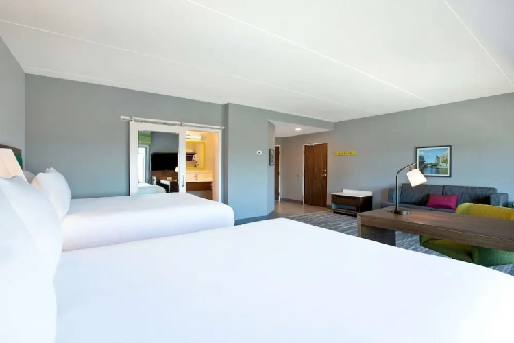 Quadruple Suite