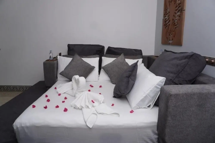 Deluxe room with balcony and with city view